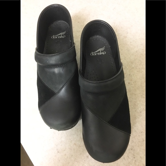 Awesome Dansko smooth leather and suede clogs! - Picture 2 of 9